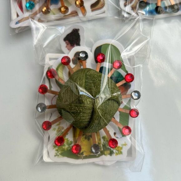 Vintage Upcycled Atomic Starburst Refrigerator Magnet Buttons Rhinestones Green - Picture 4 of 4